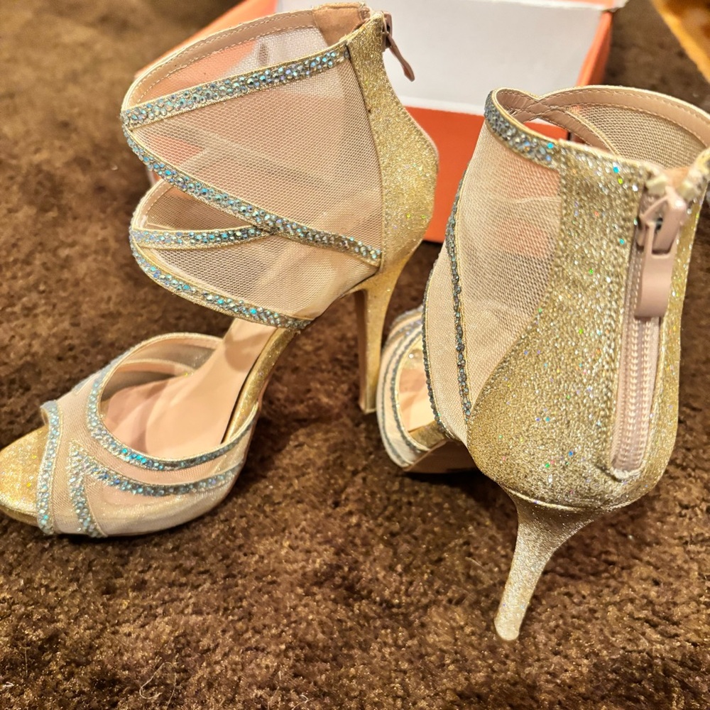 Heels - Picture 7 of 9